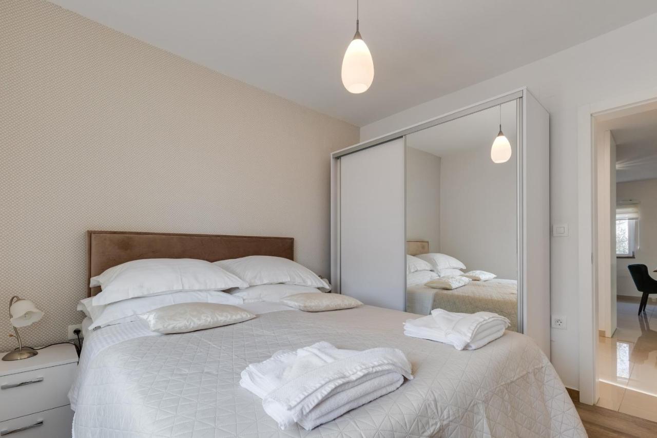 Elegant Two Bedroom Apartment Задар Екстериор снимка