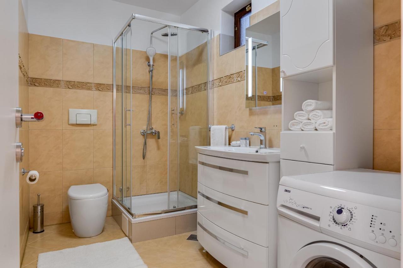Elegant Two Bedroom Apartment Задар Екстериор снимка