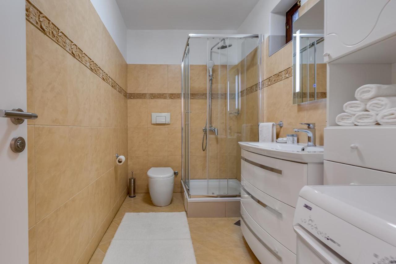 Elegant Two Bedroom Apartment Задар Екстериор снимка